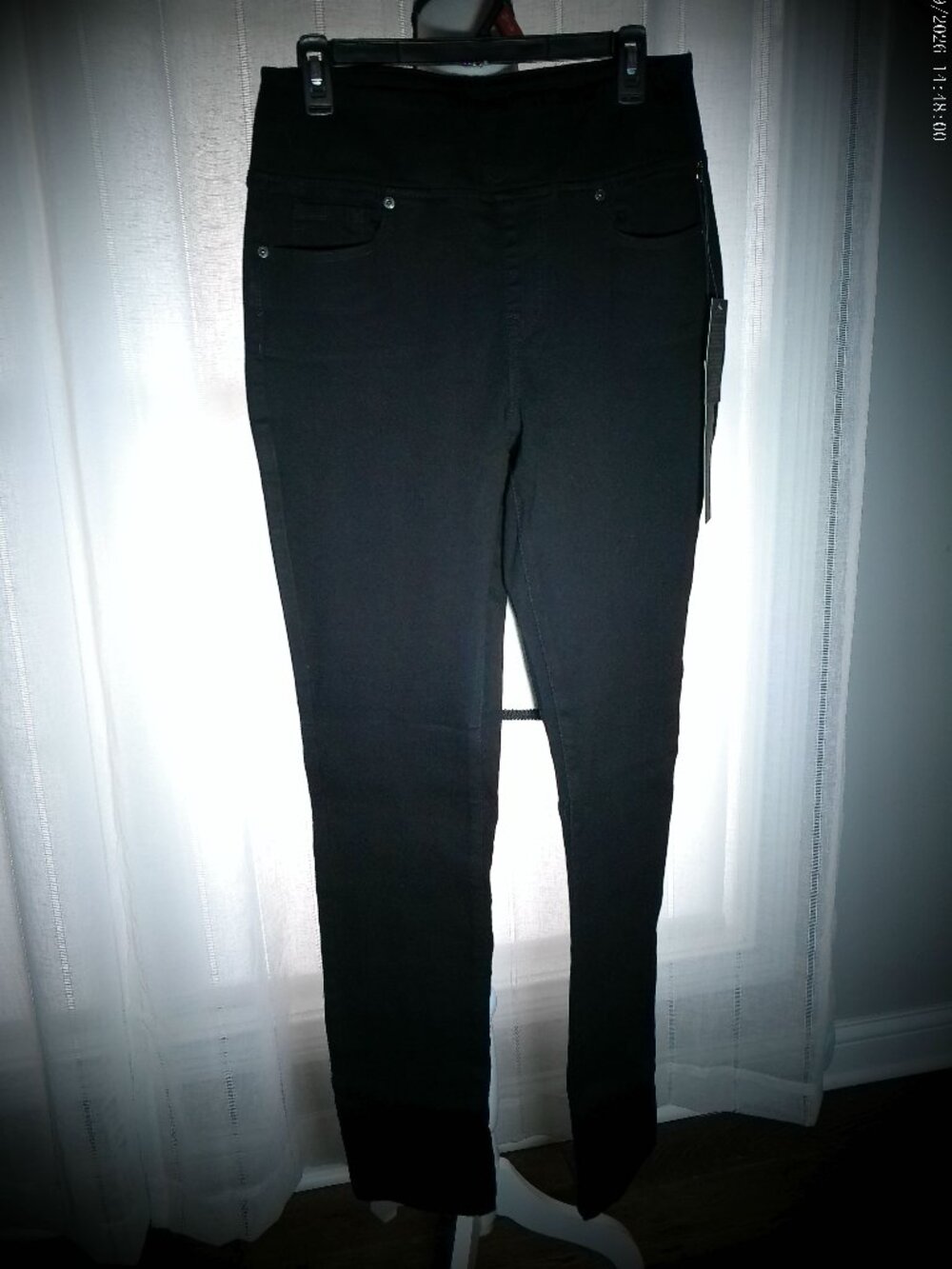 DG2 by Diane Gilman Legacy Stretch NWT 5 Pocket Pull-On  Black Straight Jeans MT